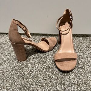A New Day Nude Chunky Heel 4 inch Heel Size 9 - Strap Simple Heels